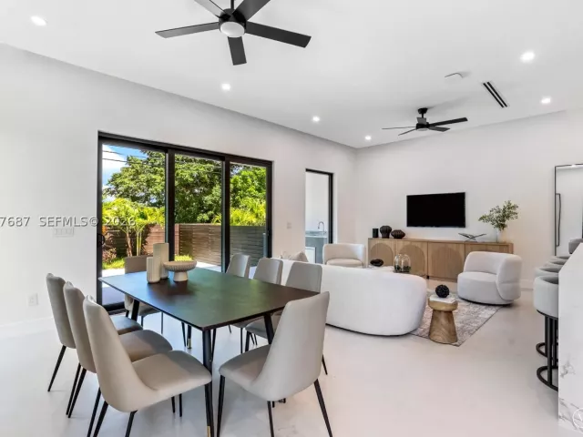 Продажа дома по адресу 1319 NE 13th Ave - фото 8919728