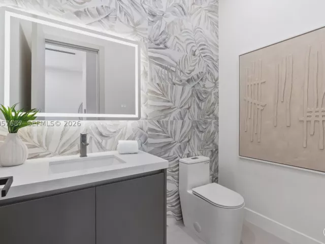 Продажа дома по адресу 1319 NE 13th Ave - фото 8919729