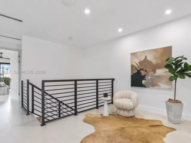 Продажа дома по адресу 1319 NE 13th Ave - фото 8919730