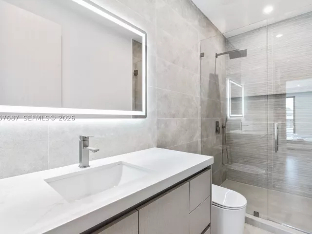 Продажа дома по адресу 1319 NE 13th Ave - фото 9218706