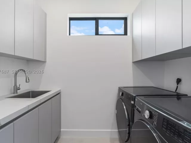 Продажа дома по адресу 1319 NE 13th Ave - фото 9218710