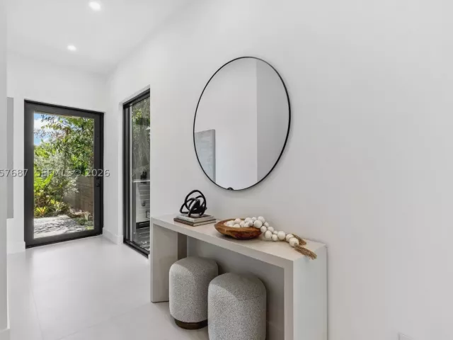Продажа дома по адресу 1319 NE 13th Ave - фото 8919718