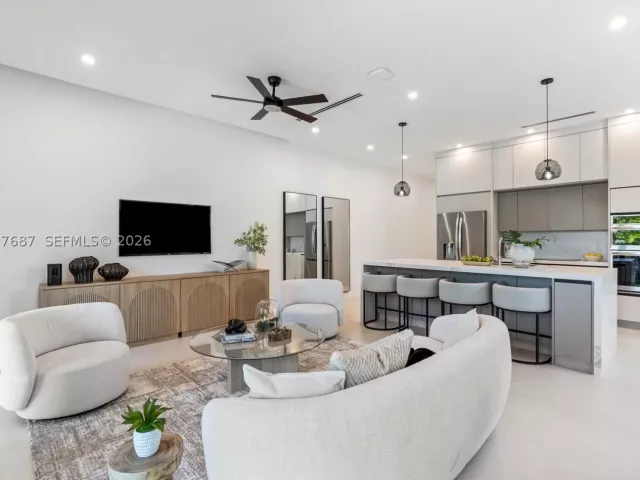 Продажа дома по адресу 1319 NE 13th Ave - фото 8919721