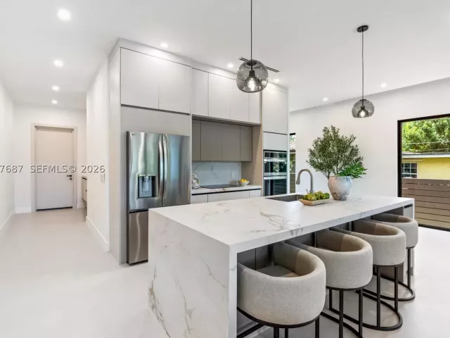Продажа дома по адресу 1319 NE 13th Ave - фото 8919723