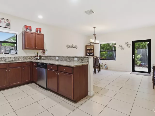 Продажа дома по адресу 15585 SW 176th Ter - фото 8928323