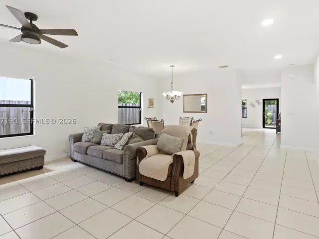 Продажа дома по адресу 15585 SW 176th Ter - фото 8928313