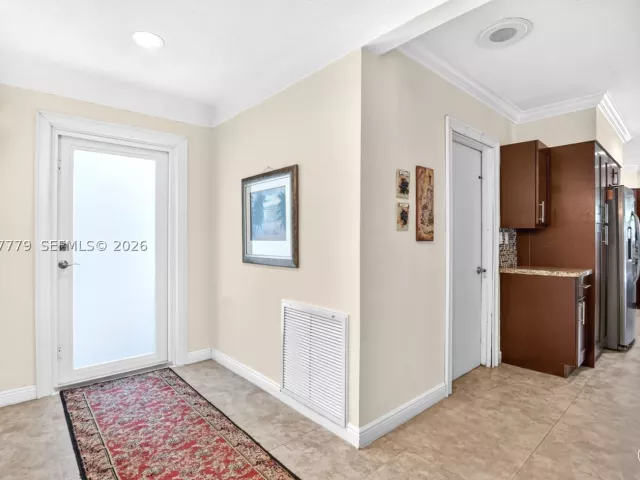Продажа дома по адресу 731 NW 4th Ct - фото 8947893