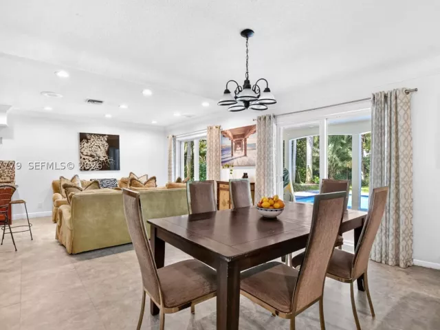 Продажа дома по адресу 731 NW 4th Ct - фото 8947901