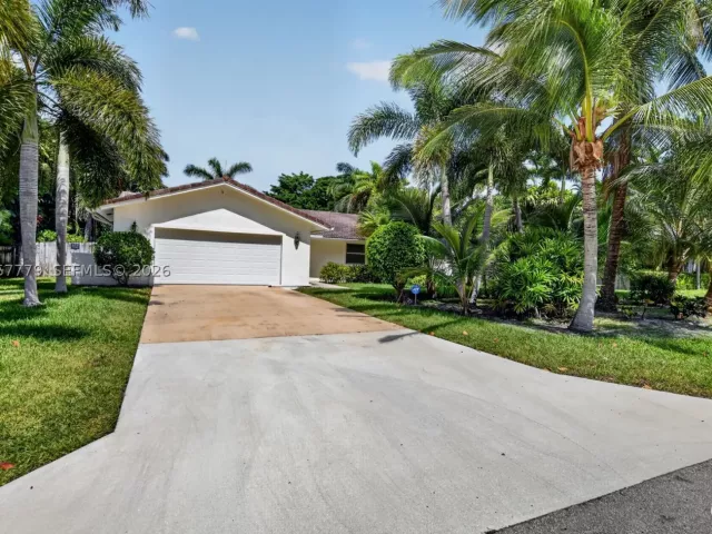 Продажа дома по адресу 731 NW 4th Ct - фото 8947885