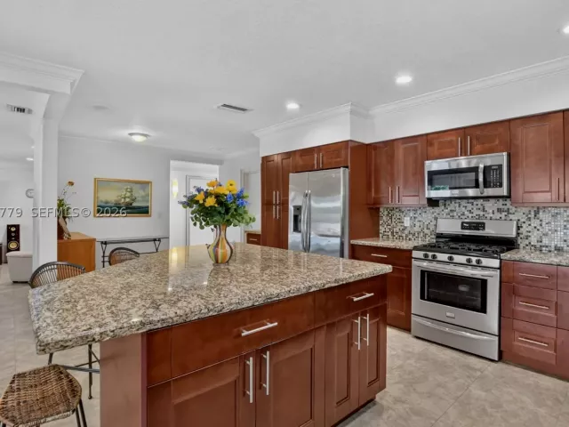 Продажа дома по адресу 731 NW 4th Ct - фото 8947903