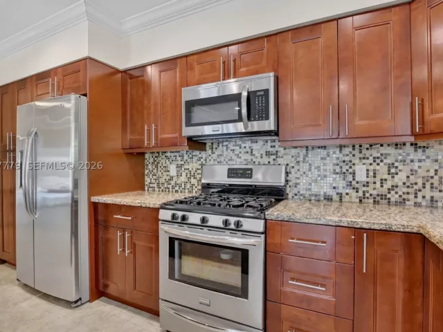 Продажа дома по адресу 731 NW 4th Ct - фото 8947904
