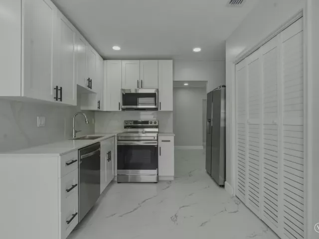 Продажа дома по адресу 1114 Johnson Street - фото 8909195