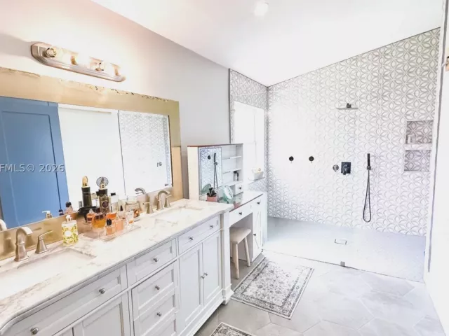 Продажа дома по адресу 18795 NW 24th Ct - фото 8910458