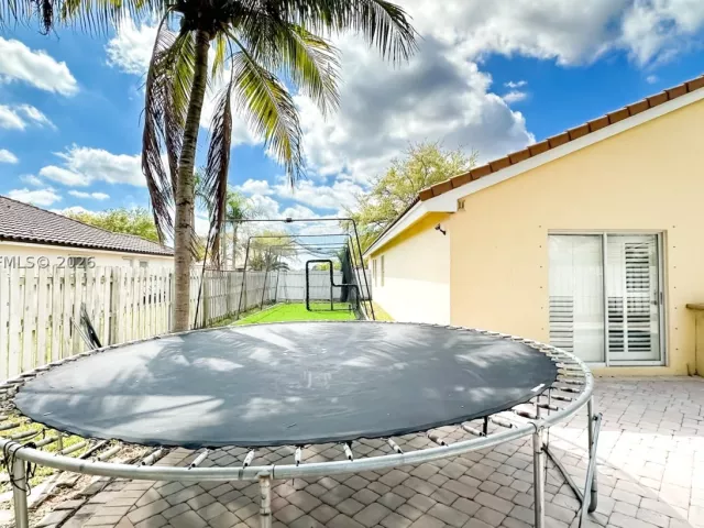 Продажа дома по адресу 18795 NW 24th Ct - фото 8910467