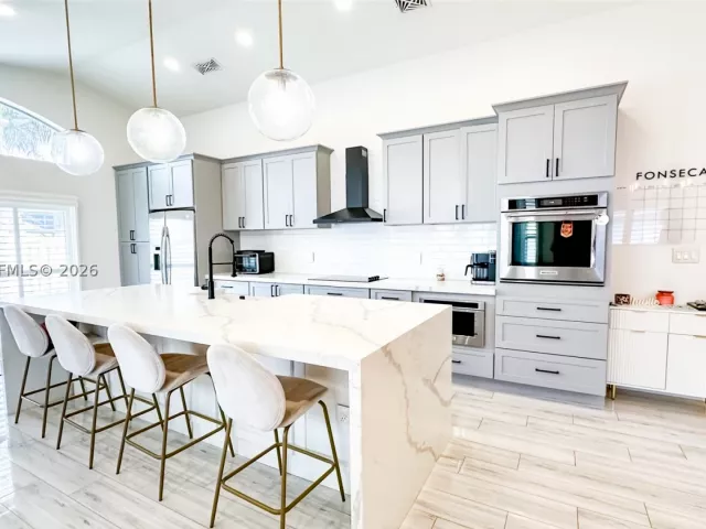 Продажа дома по адресу 18795 NW 24th Ct - фото 8910449