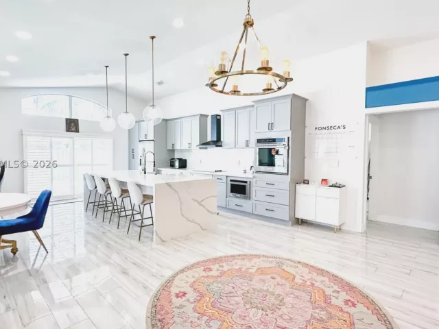 Продажа дома по адресу 18795 NW 24th Ct - фото 8910450