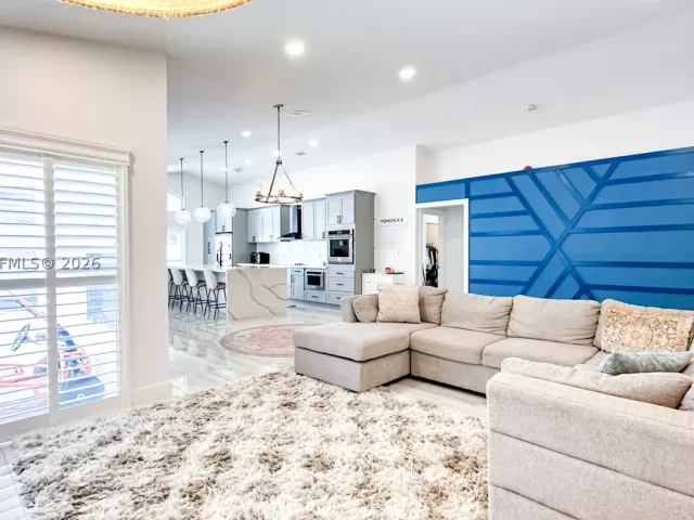 Продажа дома по адресу 18795 NW 24th Ct - фото 8910451