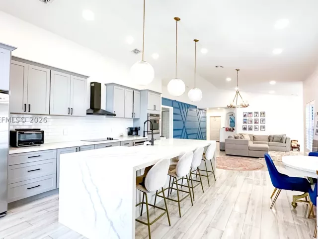 Продажа дома по адресу 18795 NW 24th Ct - фото 8910453