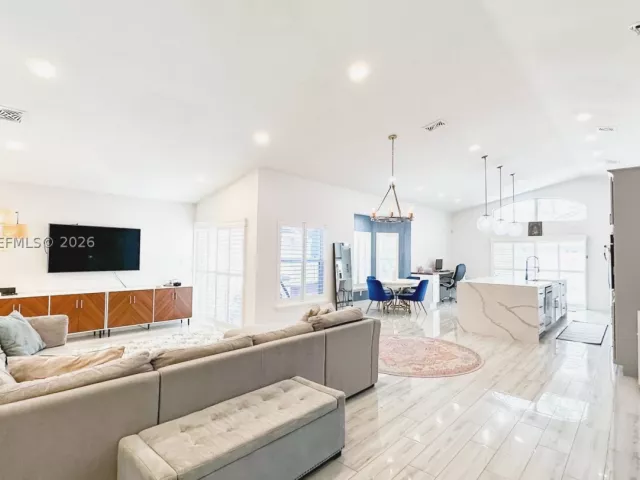 Продажа дома по адресу 18795 NW 24th Ct - фото 8910454