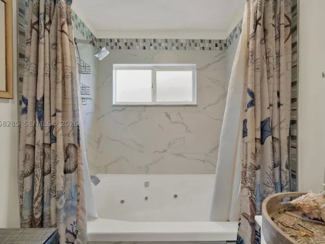 Продажа дома по адресу 20533 SW 132nd Ave - фото 8925133