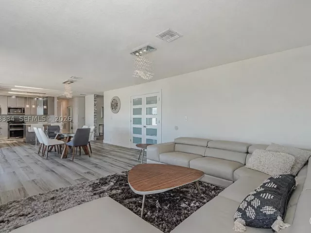 Продажа дома по адресу 20950 NE 25th Ct - фото 8925168