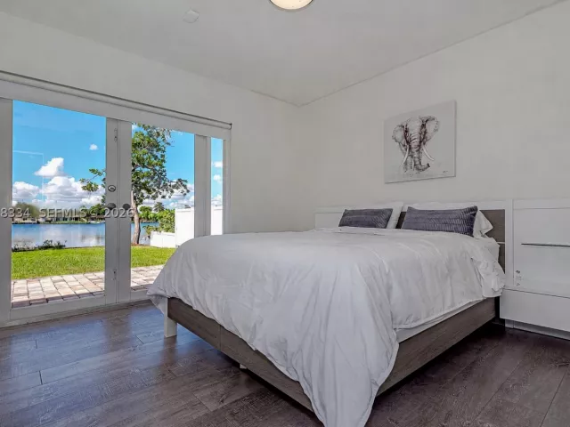 Продажа дома по адресу 20950 NE 25th Ct - фото 8925170