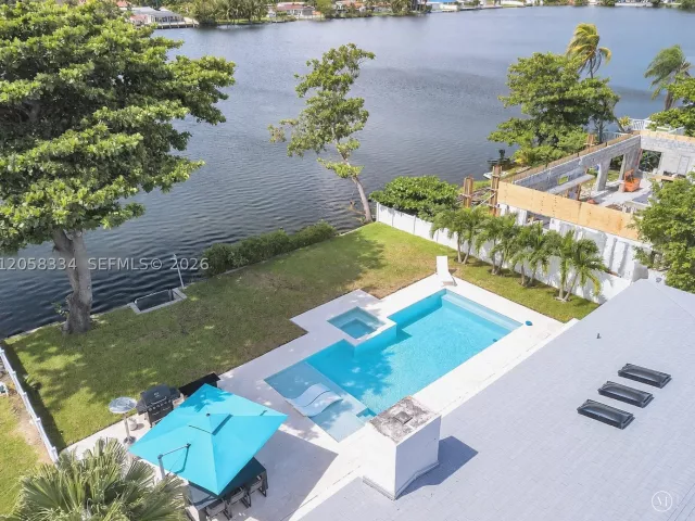 Продажа дома по адресу 20950 NE 25th Ct - фото 8925154