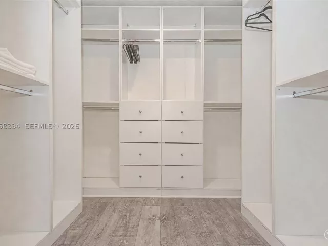 Продажа дома по адресу 20950 NE 25th Ct - фото 8925172