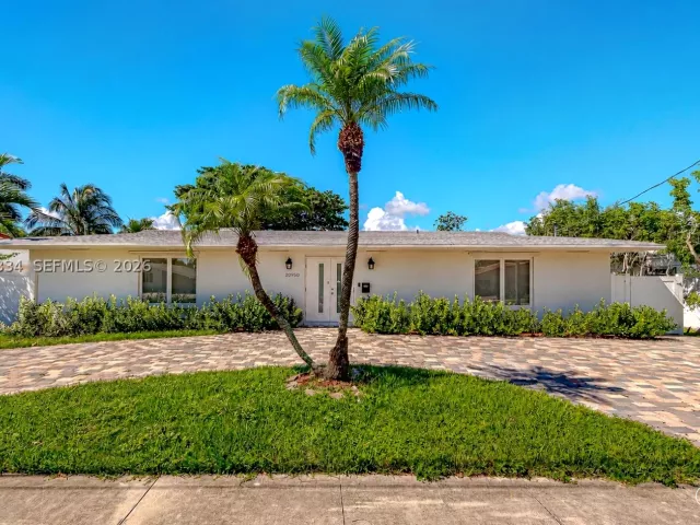 Продажа дома по адресу 20950 NE 25th Ct - фото 8925157