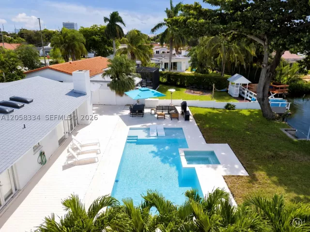 Продажа дома по адресу 20950 NE 25th Ct - фото 8925159