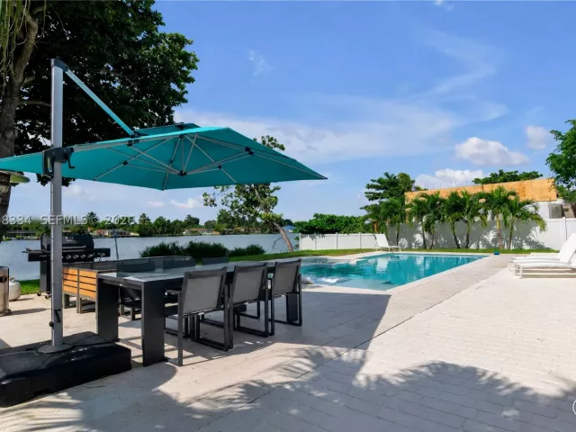 Продажа дома по адресу 20950 NE 25th Ct - фото 8925160