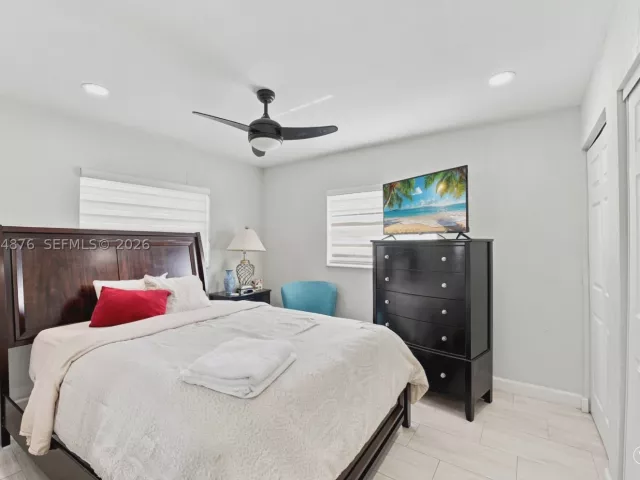 Продажа дома по адресу 2211 NE 1st Ave - фото 8930815