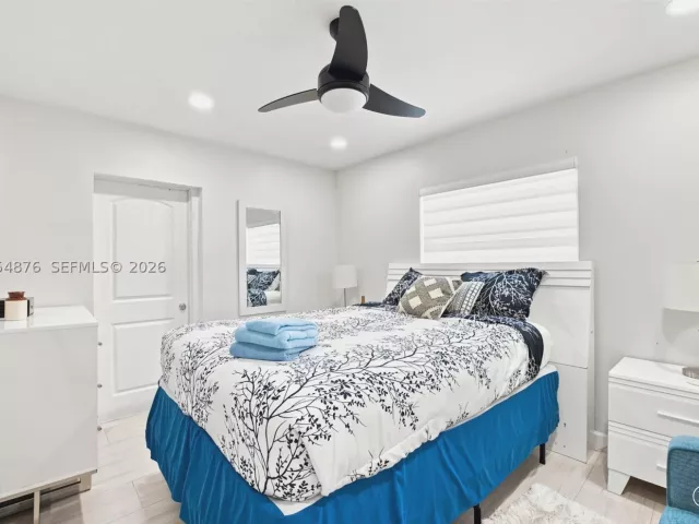 Продажа дома по адресу 2211 NE 1st Ave - фото 8930816