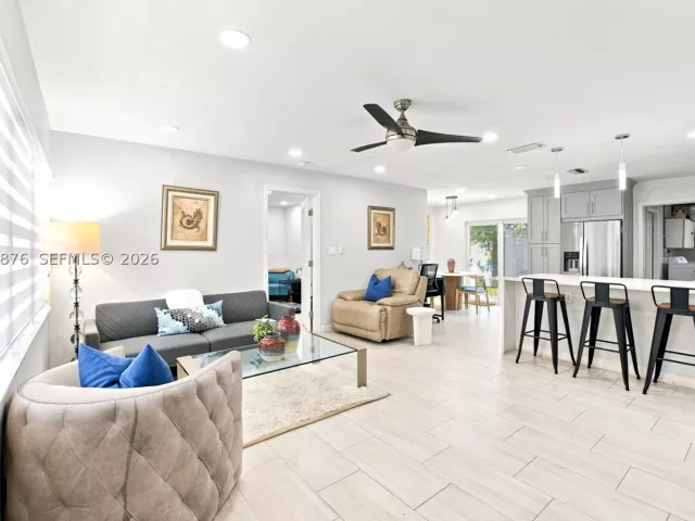 Продажа дома по адресу 2211 NE 1st Ave - фото 8930802