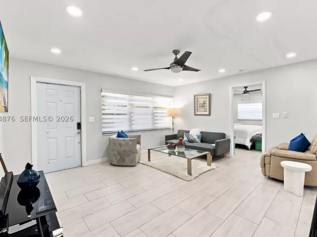 Продажа дома по адресу 2211 NE 1st Ave - фото 8930803