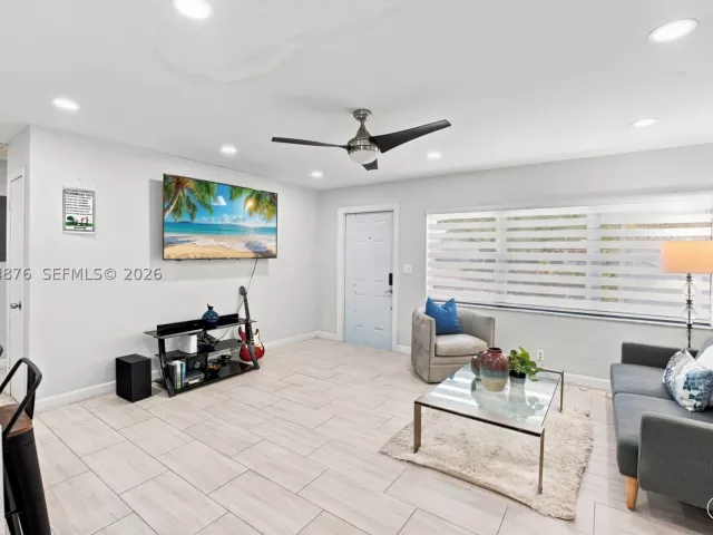 Продажа дома по адресу 2211 NE 1st Ave - фото 8930804