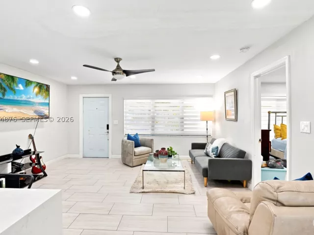 Продажа дома по адресу 2211 NE 1st Ave - фото 8930805
