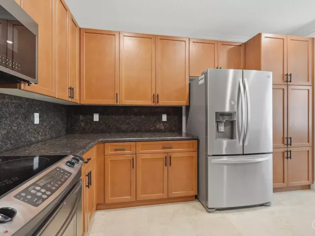 Продажа дома по адресу 1812 NE 26th Avenue - фото 8913456