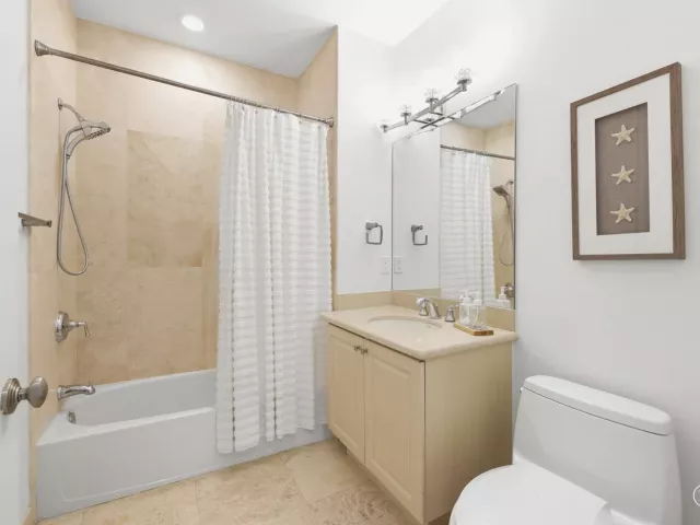 Продажа дома по адресу 1812 NE 26th Avenue - фото 8913457
