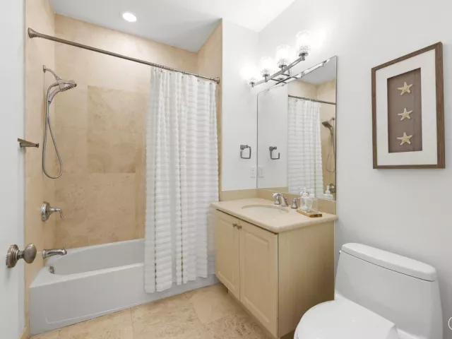 Продажа дома по адресу 1812 NE 26th Avenue - фото 8913458