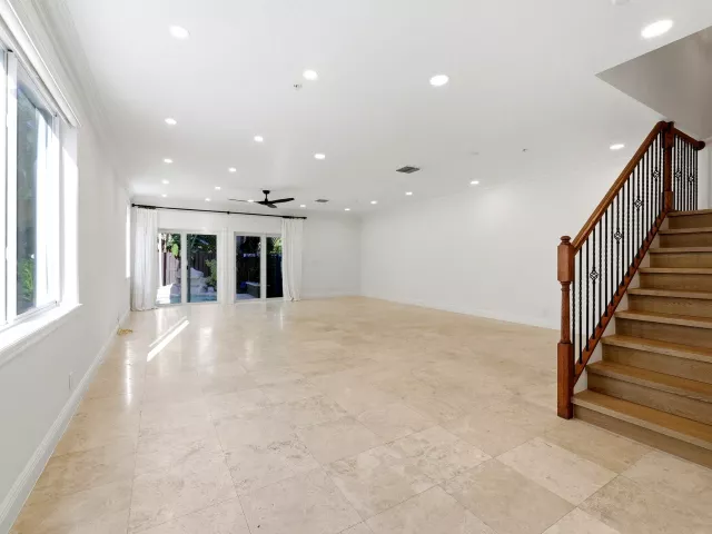 Продажа дома по адресу 1812 NE 26th Avenue - фото 8913460