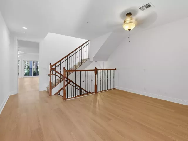 Продажа дома по адресу 1812 NE 26th Avenue - фото 8913464
