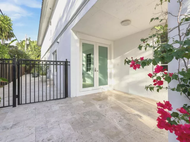 Продажа дома по адресу 1812 NE 26th Avenue - фото 8913447