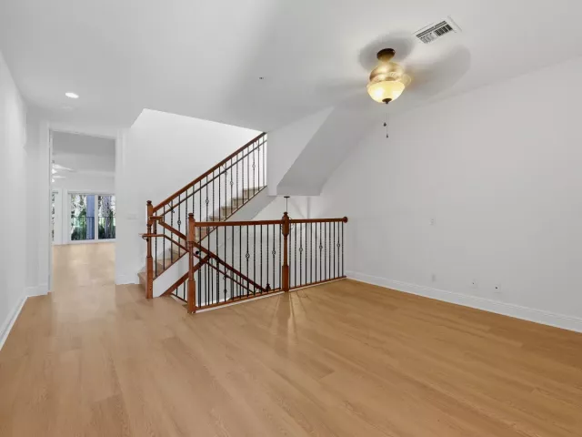 Продажа дома по адресу 1812 NE 26th Avenue - фото 8913465