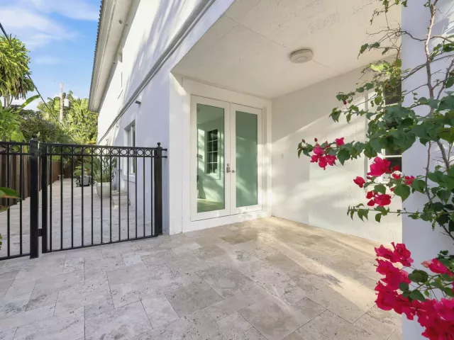 Продажа дома по адресу 1812 NE 26th Avenue - фото 8913448