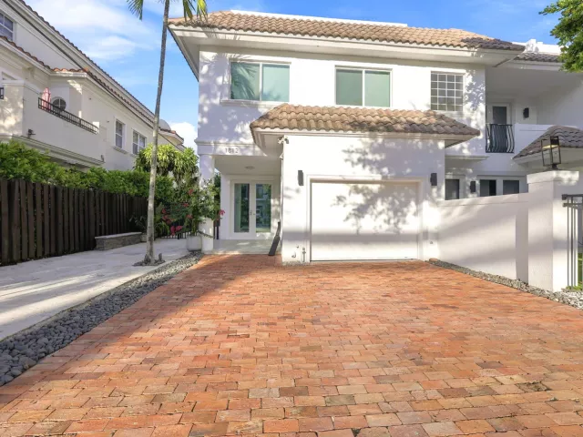 Продажа дома по адресу 1812 NE 26th Avenue - фото 8913450