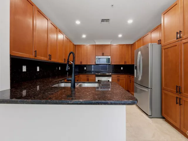 Продажа дома по адресу 1812 NE 26th Avenue - фото 8913453
