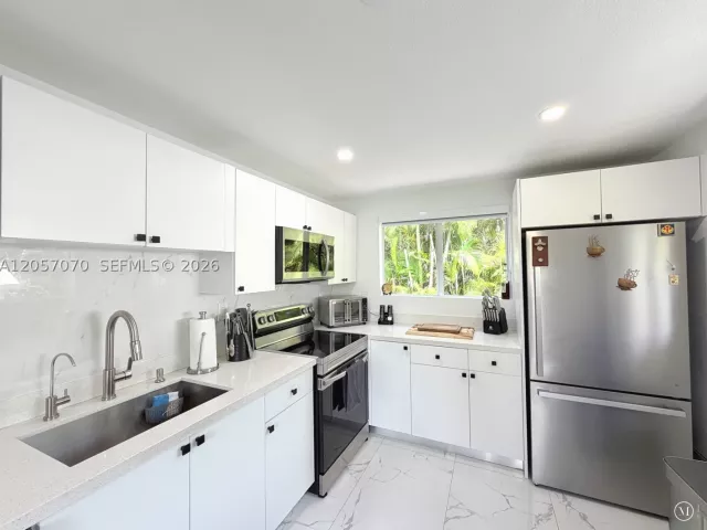Продажа дома по адресу 8321 SW 46th St - фото 9244647