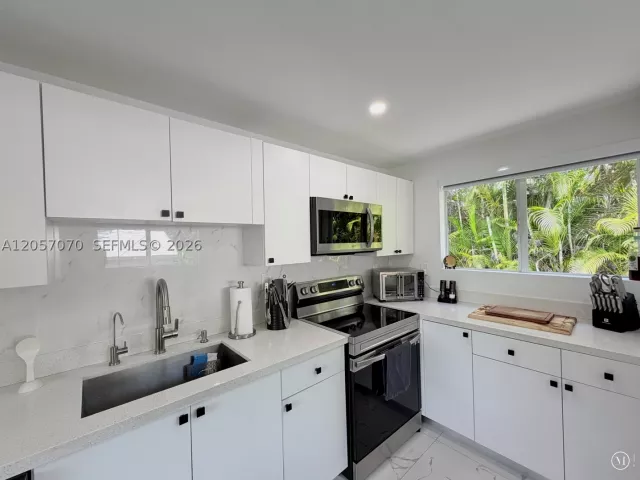Продажа дома по адресу 8321 SW 46th St - фото 9244649