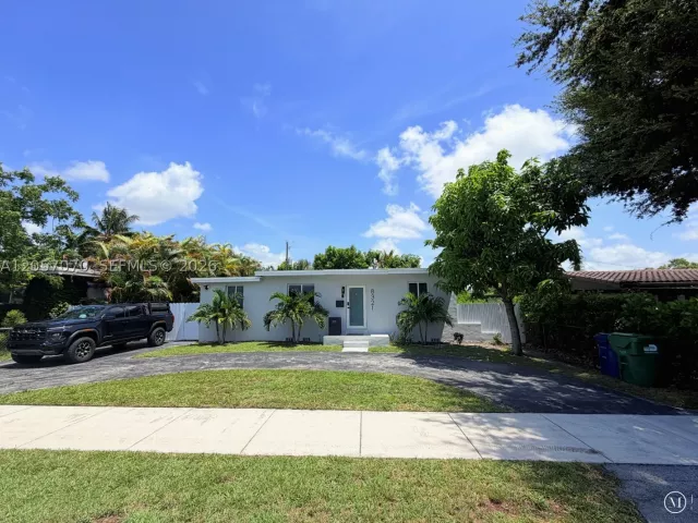 Продажа дома по адресу 8321 SW 46th St - фото 9244623